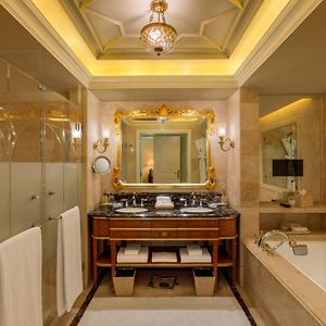 Royal Parlour Suite Airport Transfers & Lounge Access including cocktail hours 2 hours guaranteed early check late check out